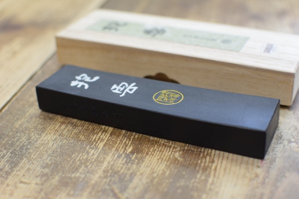 画像1: 古墨 抱雲5.0丁型 平成2年 呉竹 【限定品】【特価】 (1)